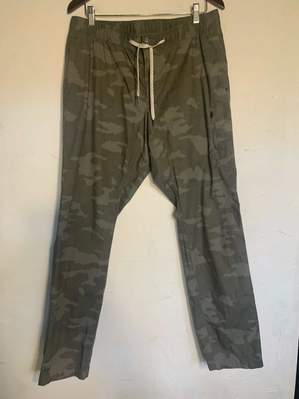 Vuori the rise the shine Olive Camo Ripstop Jogger - Picture 2 of 6